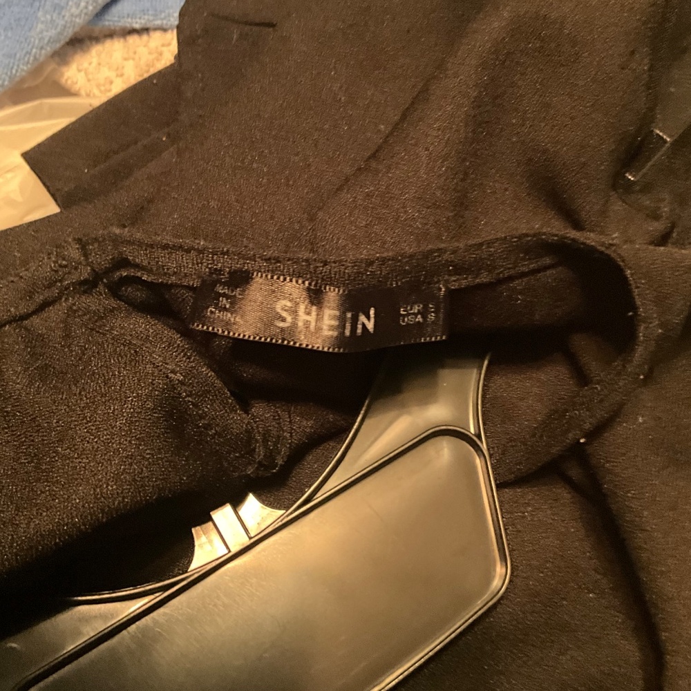 Black top with sheer sleeves - Picture 3 of 3